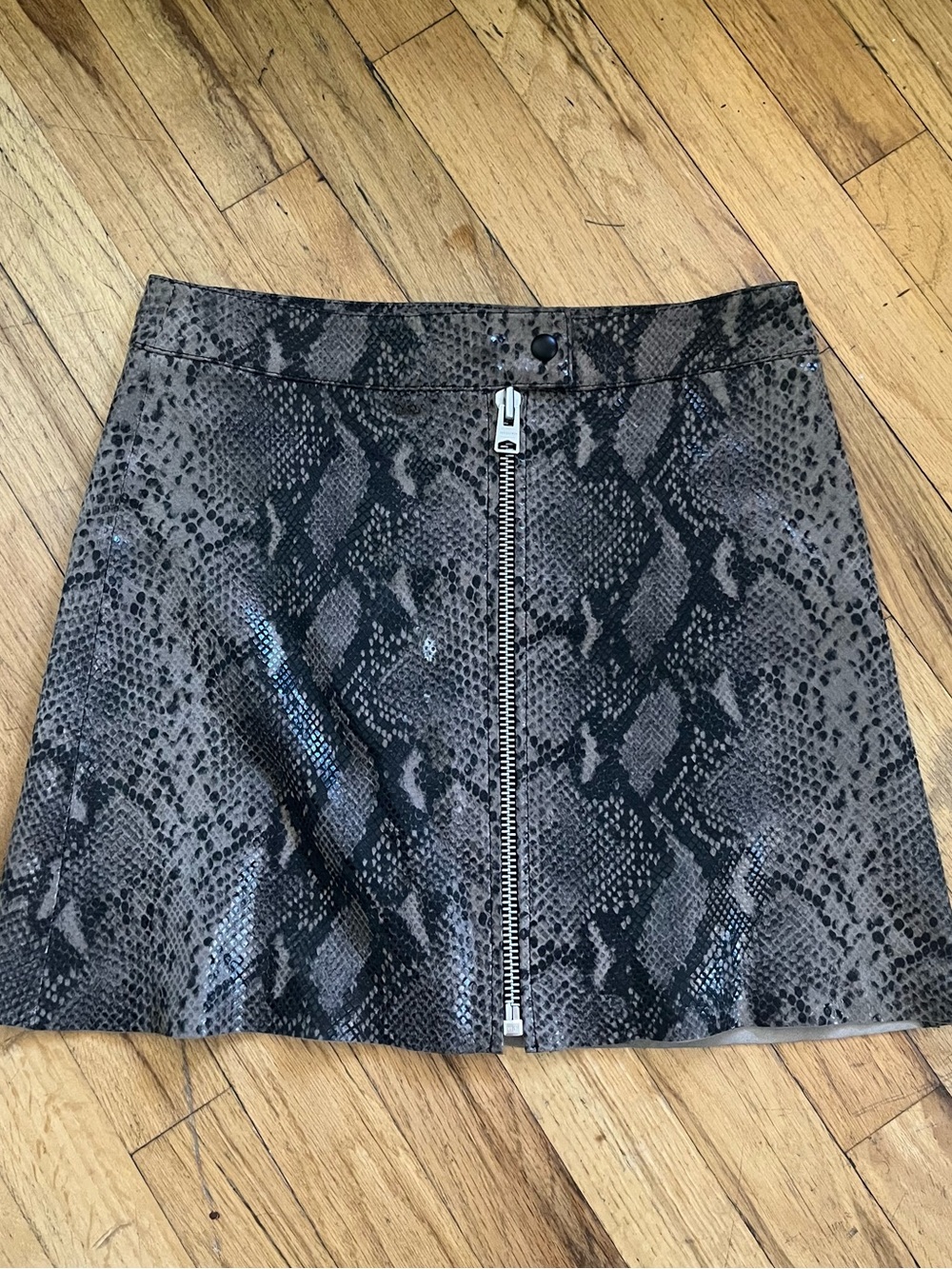 AllSaints Lena Leather Mini Skirt. Snake print. Size 0.